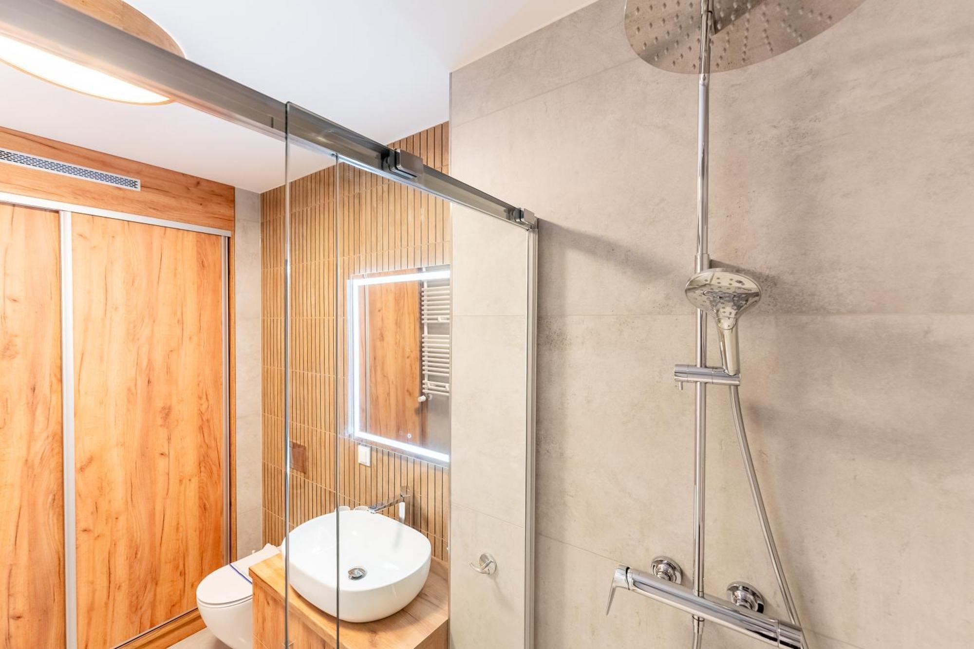 Apartment Butterfly Luxury Kasprowicza Klimatyzacja, Prywatny Parking, Basen & Fitness W Cenie Kolberg